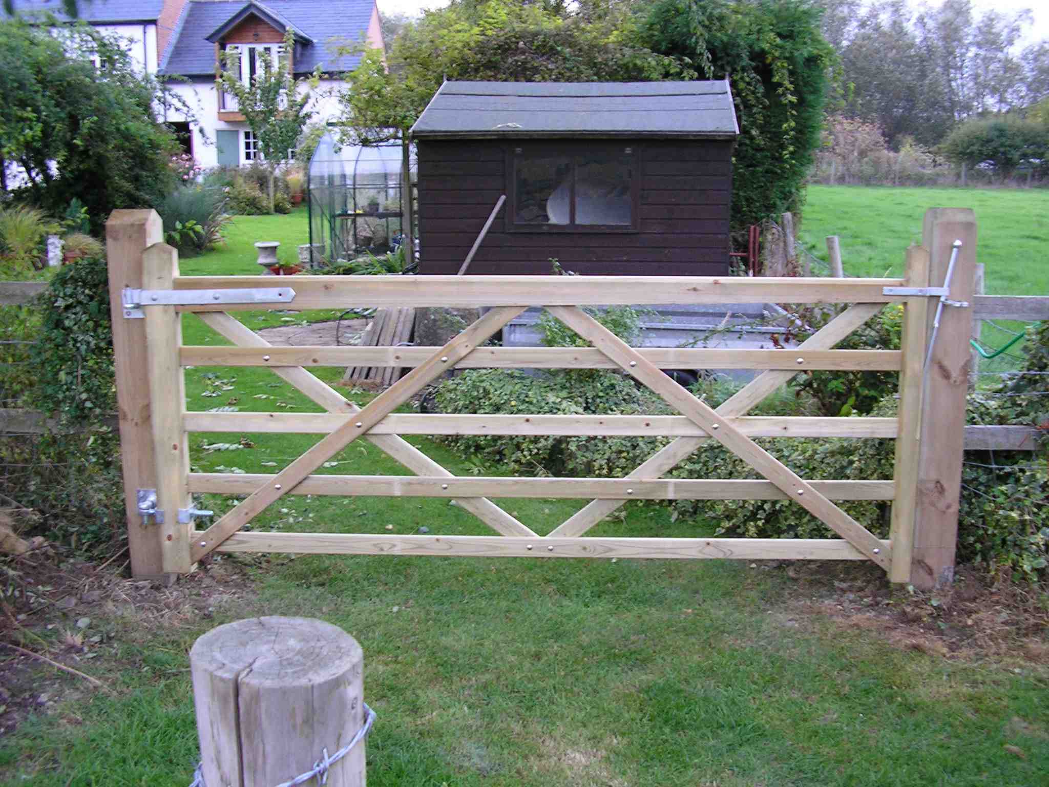 Portfolio eamples of our new fencing and gates company service in Derby 10